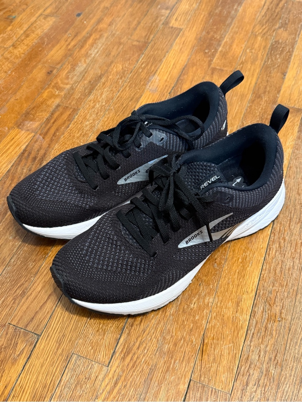 Brooks Revel 5 Running Shoes in Black and White